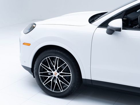 Certified 2025 Porsche Cayenne Coupe image 11
