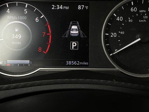 Used 2025 Nissan Versa SV FWD image 34