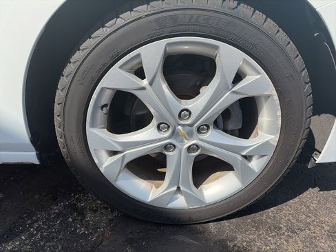 Used 2018 Chevrolet Cruze Premier FWD image 6