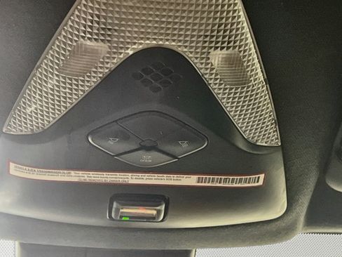 Used 2020 Toyota C-HR XLE FWD image 22