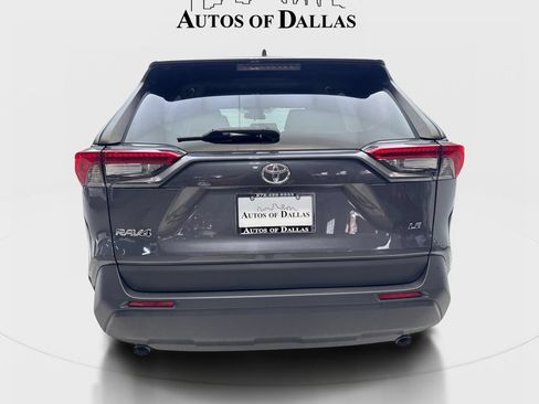 Used 2021 Toyota RAV4 LE FWD image 7