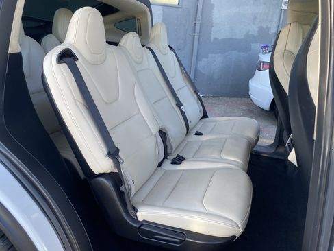 Used 2018 Tesla Model X 75D AWD/4WD image 23