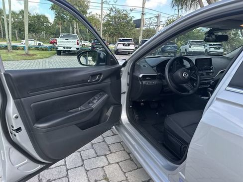 Used 2025 Nissan Altima 2.5 S FWD image 22