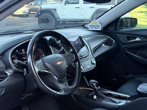 Used 2021 Chevrolet Malibu Premier FWD image 9