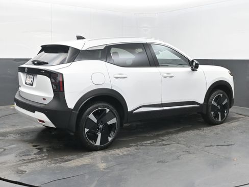 New 2026 Nissan Kicks SR w/ SR Premium Package FWD image 7