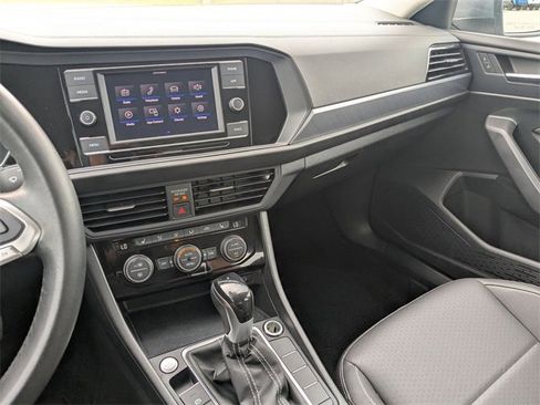 Used 2024 Volkswagen Jetta SE image 20