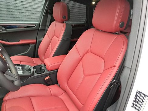 Used 2026 Porsche Macan S image 5