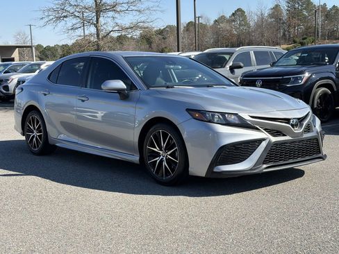 Used 2022 Toyota Camry SE image 7