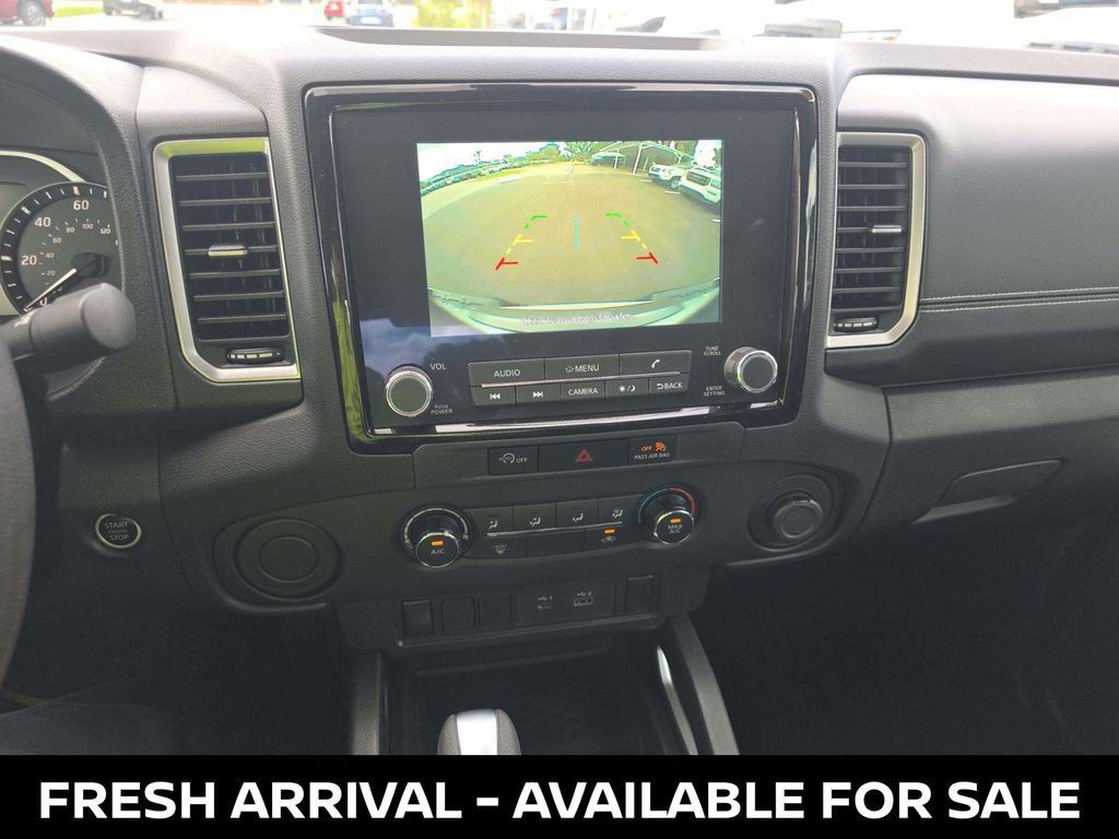 Used 2024 Nissan Frontier SV RWD image 9