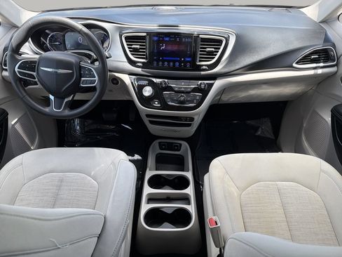 Used 2017 Chrysler Pacifica Touring Plus FWD image 12