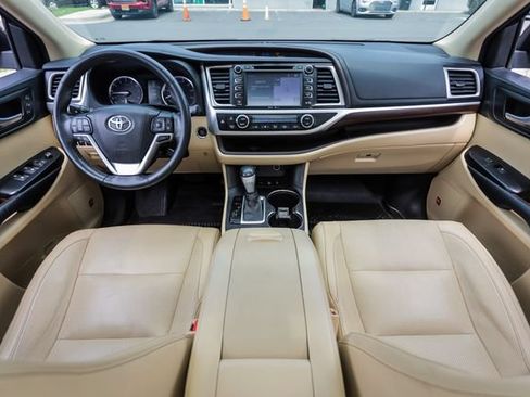 Used 2015 Toyota Highlander Limited Platinum AWD/4WD image 28
