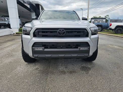 Used 2025 Toyota 4Runner SR5 AWD/4WD image 8