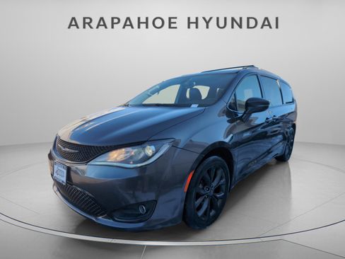 Used 2019 Chrysler Pacifica Limited w/ S Appearance Package image 1