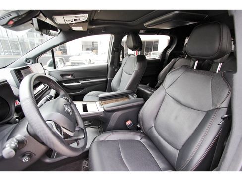 Used 2025 Toyota Sienna Limited AWD/4WD image 16
