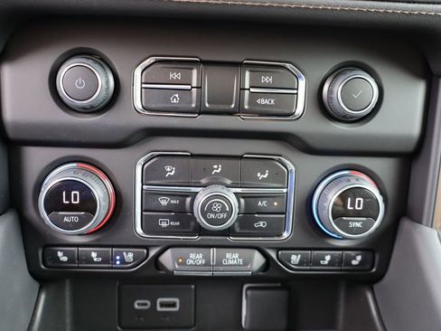 Used 2023 Chevrolet Tahoe High Country AWD/4WD image 26