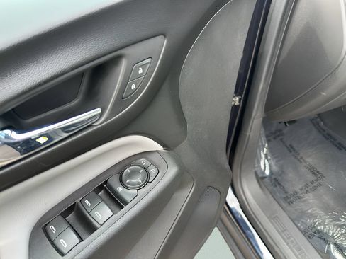 Used 2020 Chevrolet Equinox LS w/ LS Convenience Package FWD image 12