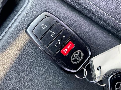 Used 2024 Toyota Grand Highlander AWD image 14