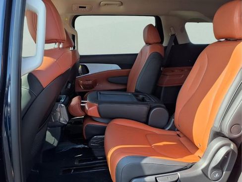 New 2026 Kia Carnival EX FWD image 17