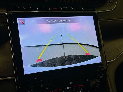 Used 2023 Jeep Grand Cherokee Limited image 23