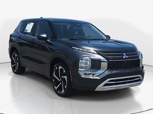 Used 2024 Mitsubishi Outlander SE FWD image 3