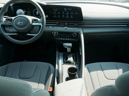 Used 2024 Hyundai Elantra SEL image 10
