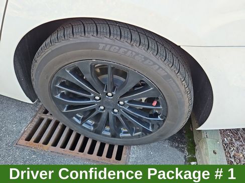 Used 2017 Buick LaCrosse Essence w/ Sights and Sounds Package image 7