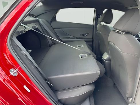 Used 2025 Hyundai Elantra Sport image 30