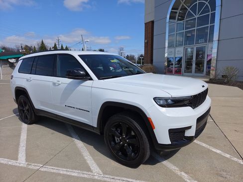 Used 2024 Jeep Grand Cherokee L Altitude image 2