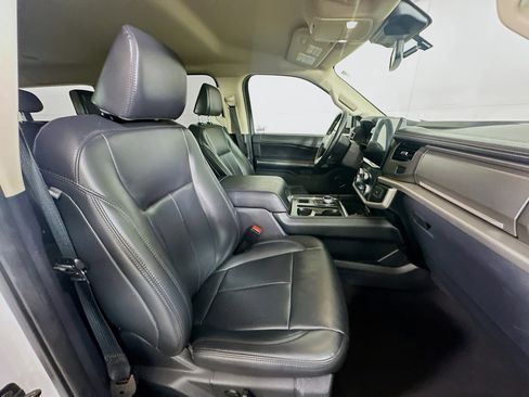 Used 2024 Ford Expedition Max XLT image 33