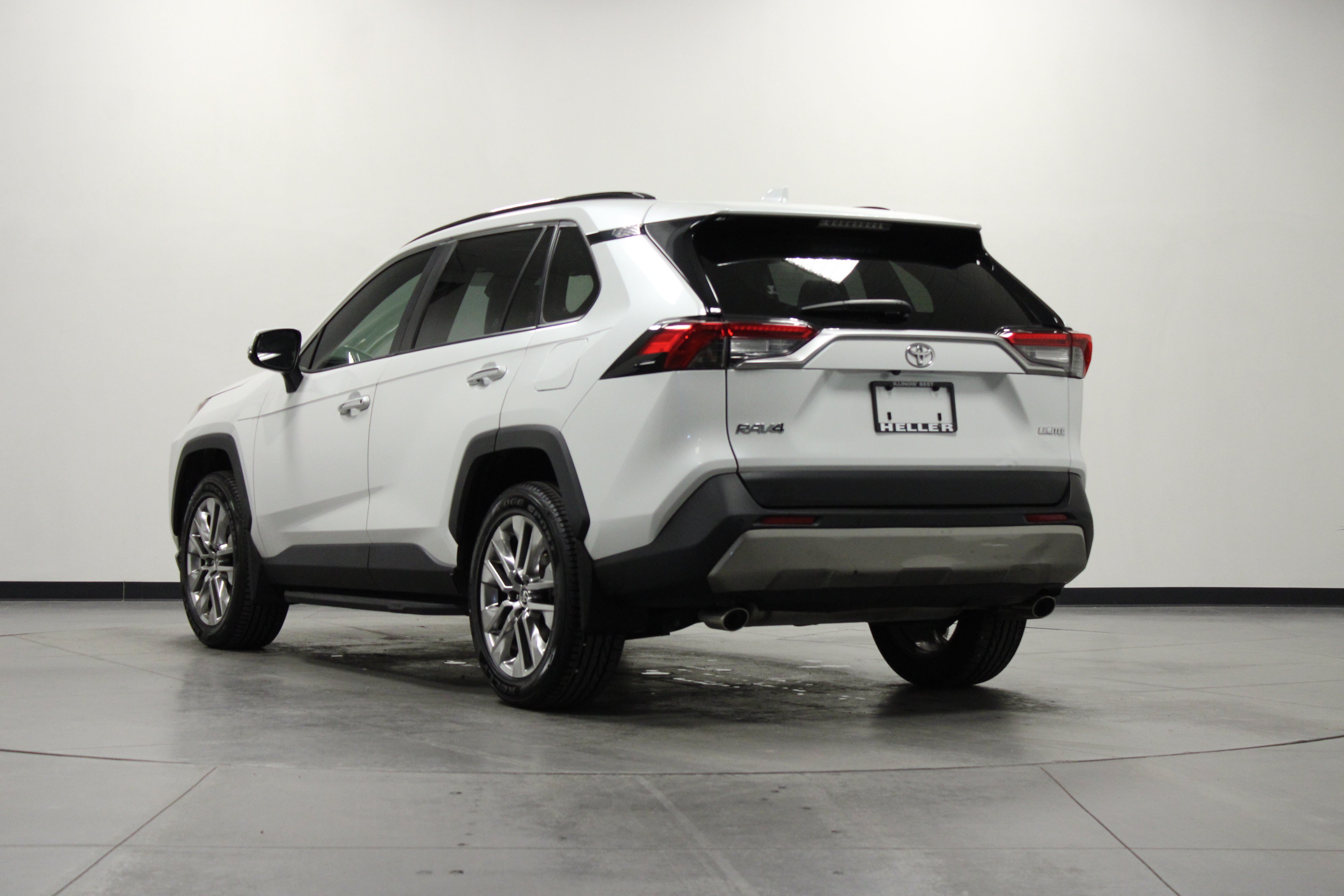 Used 2023 Toyota RAV4 Limited FWD image 6