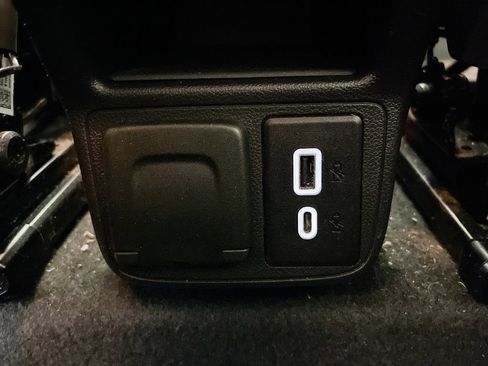 Used 2021 Chevrolet TrailBlazer RS w/ Technology Package FWD image 26