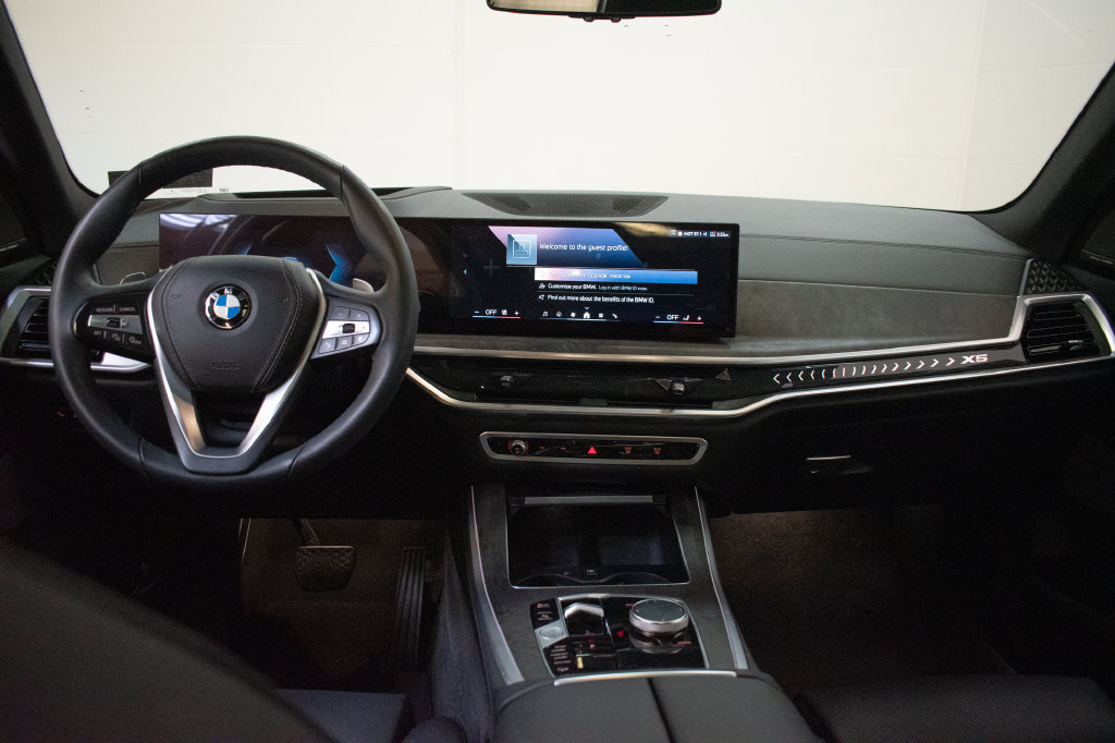 Used 2024 BMW X5 xDrive40i w/ Premium Package AWD/4WD image 11
