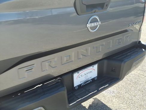 Used 2024 Nissan Frontier SV image 9