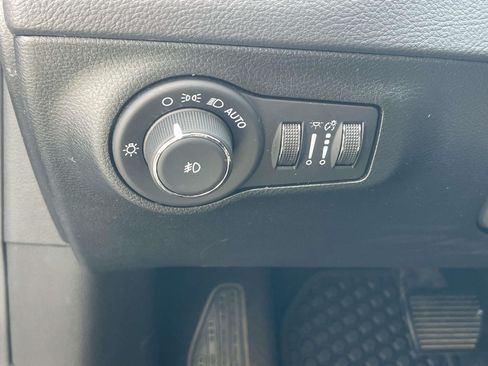Used 2021 Jeep Compass Latitude w/ Convenience Group AWD/4WD image 18