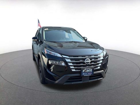 Used 2025 Nissan Rogue SV AWD/4WD image 2