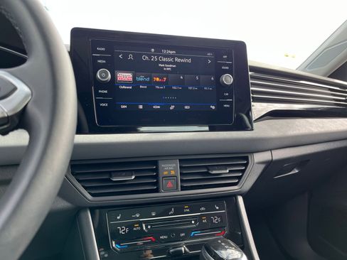 Used 2025 Volkswagen Jetta SE image 22