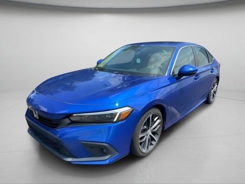 Used 2022 Honda Civic Touring image 2