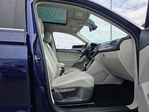 Used 2022 Volkswagen Tiguan SE image 10