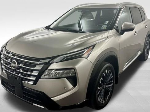 Used 2024 Nissan Rogue Platinum w/ Platinum Premium Package FWD image 4