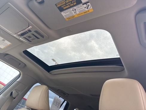 Certified 2020 Toyota Highlander XLE AWD/4WD image 4