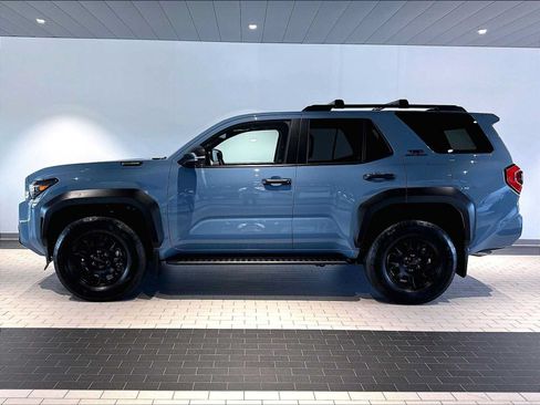 Used 2025 Toyota 4Runner TRD Off-Road Premium AWD/4WD image 2