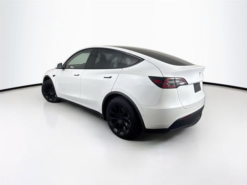 Used 2021 Tesla Model Y Long Range image 13