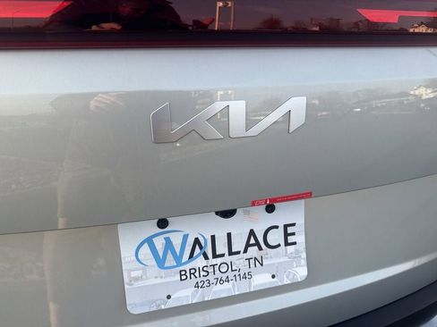 New 2026 Kia Carnival EX image 6