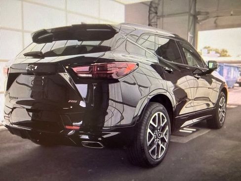 Used 2025 Chevrolet Blazer RS FWD image 2