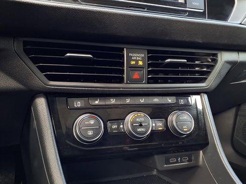 Used 2023 Volkswagen Jetta SE image 18