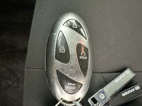 Used 2024 Hyundai Elantra SEL FWD image 17