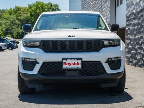 Used 2023 Jeep Grand Cherokee Limited w/ Black Appearance Package AWD/4WD image 3