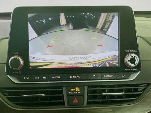 Used 2024 Nissan Altima 2.5 SV FWD image 14