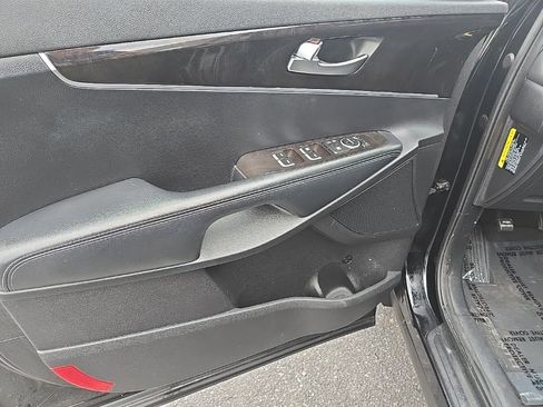 Used 2017 Kia Sorento LX image 10