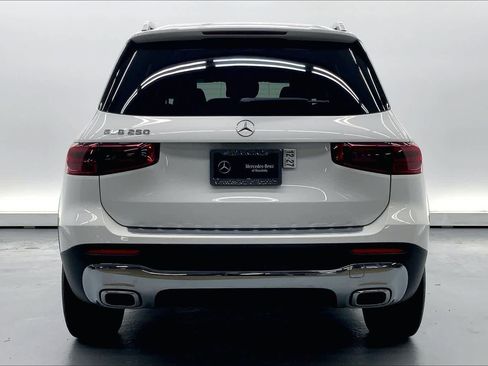 Used 2026 Mercedes-Benz GLB 250 image 3